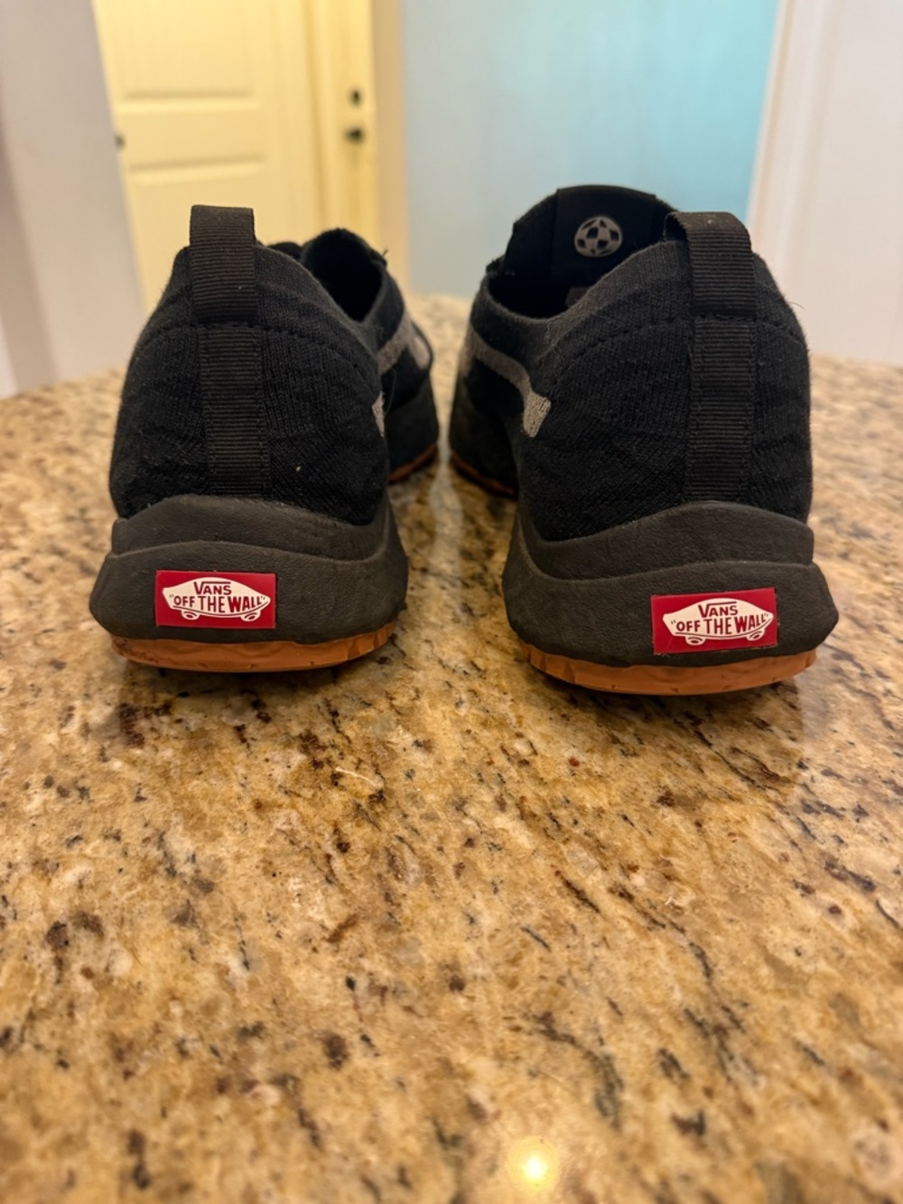 Vans UltraRange 2.0 Shoe in Black and Grey, gum colored details - Picture 2 of 6
